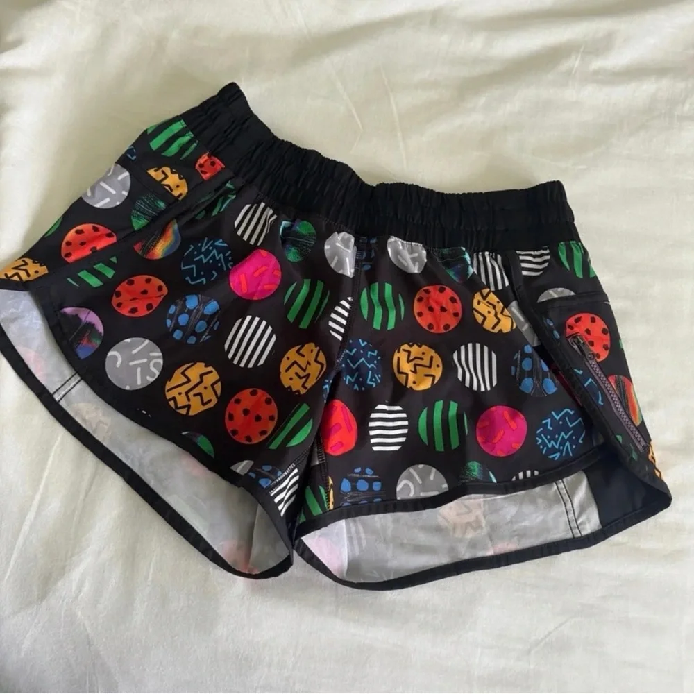 Lululemon Seawheeze Tracker Short ✨RARE✨ Circle Pills Print Size 10 EUC